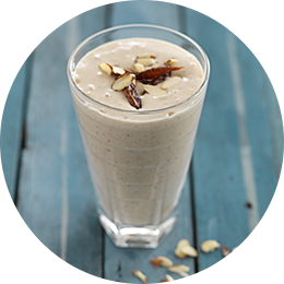 Smoothie au mélange de noix et de dates