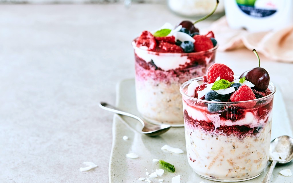 Creamy Overnight Oats with No-Cook Berry Compote