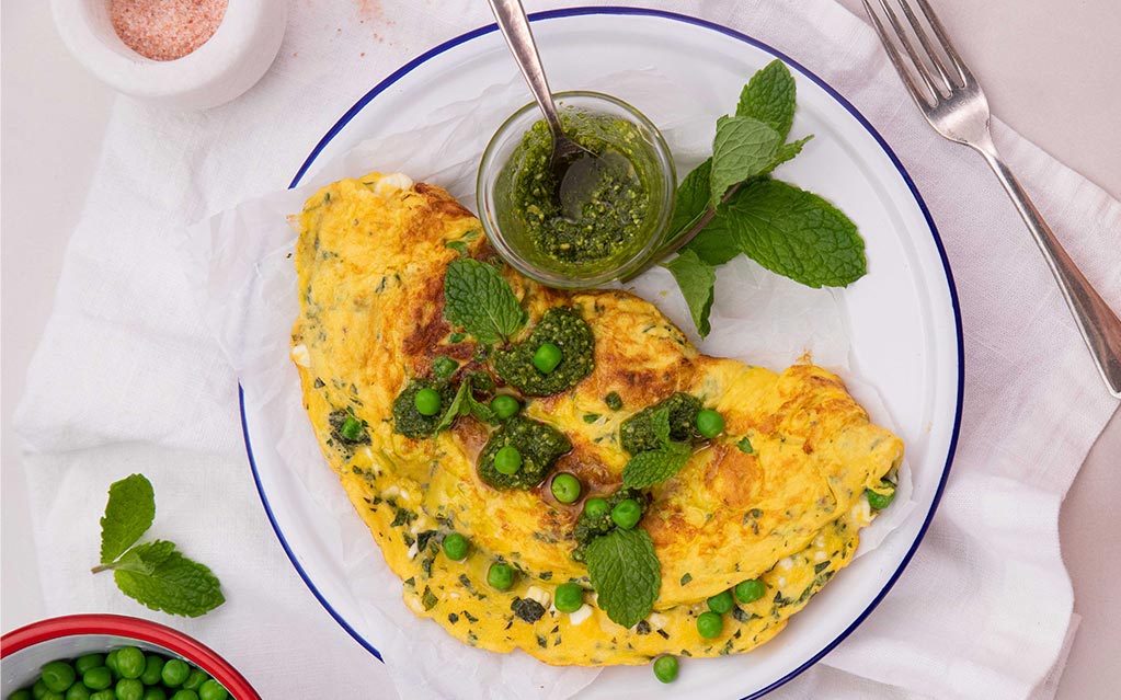 Cottage Cheese, Pea & Pesto Omelette