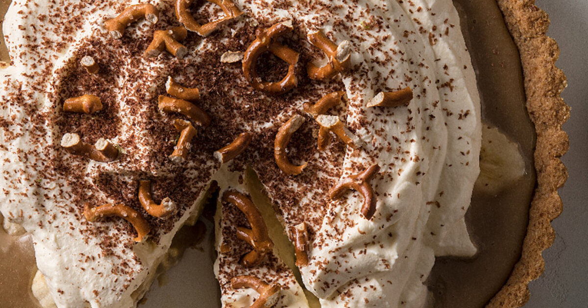 Coffee & Pretzel Crumb Banoffee Pie